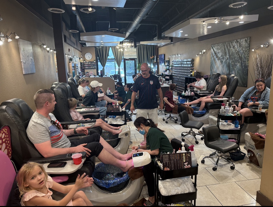Luxury Nails and Spa nail photo 3